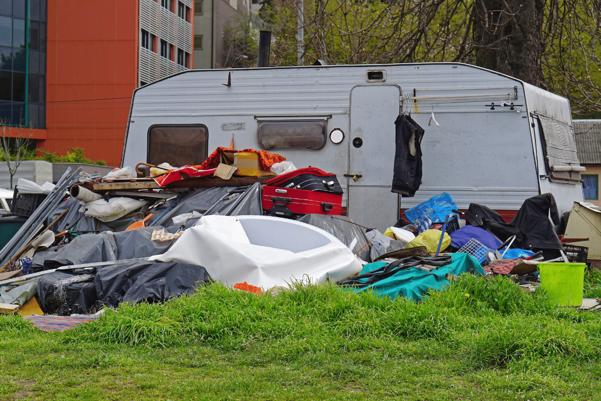 Untitled design (1) Hoarding Cleanup